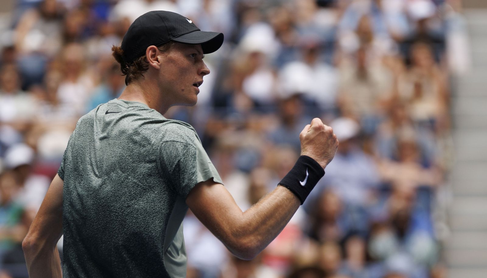 epa11576349 Jannik Sinner of Italy reacts to winning a point over Christopher O'Connell of Australia, during their third round match of the US Open Tennis Championships at the USTA Billie Jean King National Tennis Center in Flushing Meadows, New York, USA, 31 August 2024. The US Open tournament runs from 26 August through 08 September.  EPA/CJ GUNTHER