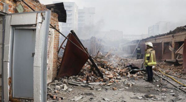 epa11580529 Ukrainian emergency services at the site of a Russian glide bomb hit in Kharkiv, northeastern Ukraine, 02 September 2024 amid the ongoing Russian invasion. At least 13 people were injured after two Russian glide bombs struck a residential area in Kharkiv according to the head of the Kharkiv Military Administration Oleg Synegubov report. Russian troops entered Ukrainian territory on 24 February 2022, starting a conflict that has provoked destruction and a humanitarian crisis.  EPA/SERGEY KOZLOV  EPA-EFE/SERGEY KOZLOV