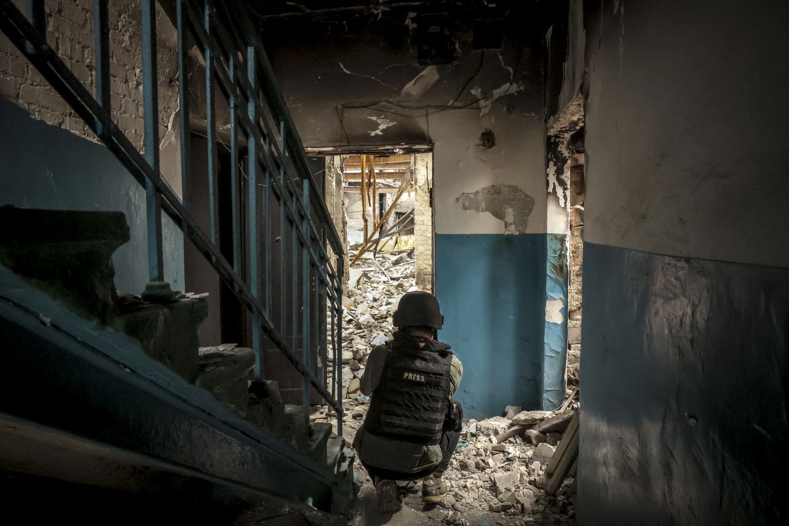 epa11581304 A handout photo made available by the press service of the 24th Mechanized Brigade of the Ukrainian Armed Forces on 03 September 2024 shows an internal view of a residential building in the destroyed city of Chasiv Yar, in the Donetsk region, Ukraine, 02 September 2024. Andrii Polukhin, a spokesperson for the 24th Mechanized Brigade named after King Danylo, said on 29 August 2024 that the town had been destroyed in the fighting with Russian forces. About 12,000 people lived in Chasiv Yar before the full-scale invasion, but only about 700 people remained there by April 2024. The Governor of Donetsk Oblast, Vadym Filashkin, reiterated in his message that civilians should evacuate the town. Russian troops entered Ukrainian territory on 24 February 2022, starting a conflict that has provoked destruction and a humanitarian crisis.  EPA/PRESS SERVICE OF 24 MECHANIZED BRIGADE / HANDOUT  HANDOUT EDITORIAL USE ONLY/NO SALES