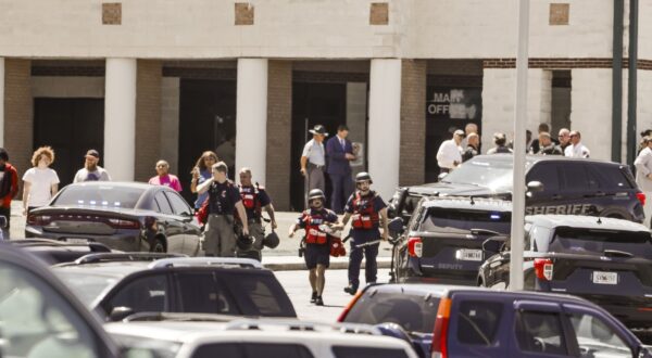 epa11585046 Police officers on the scene of a reported shooting at Apalachee High School in Winder, Georgia, USA, 04 September 2024. The Georgia Bureau of Investigation (GBI) announced on social media platform X, formerly Twitter, that the law enforcement personnel responded with other first responders to a shooting at the school and one suspect was in custody.  EPA/ERIK S. LESSER