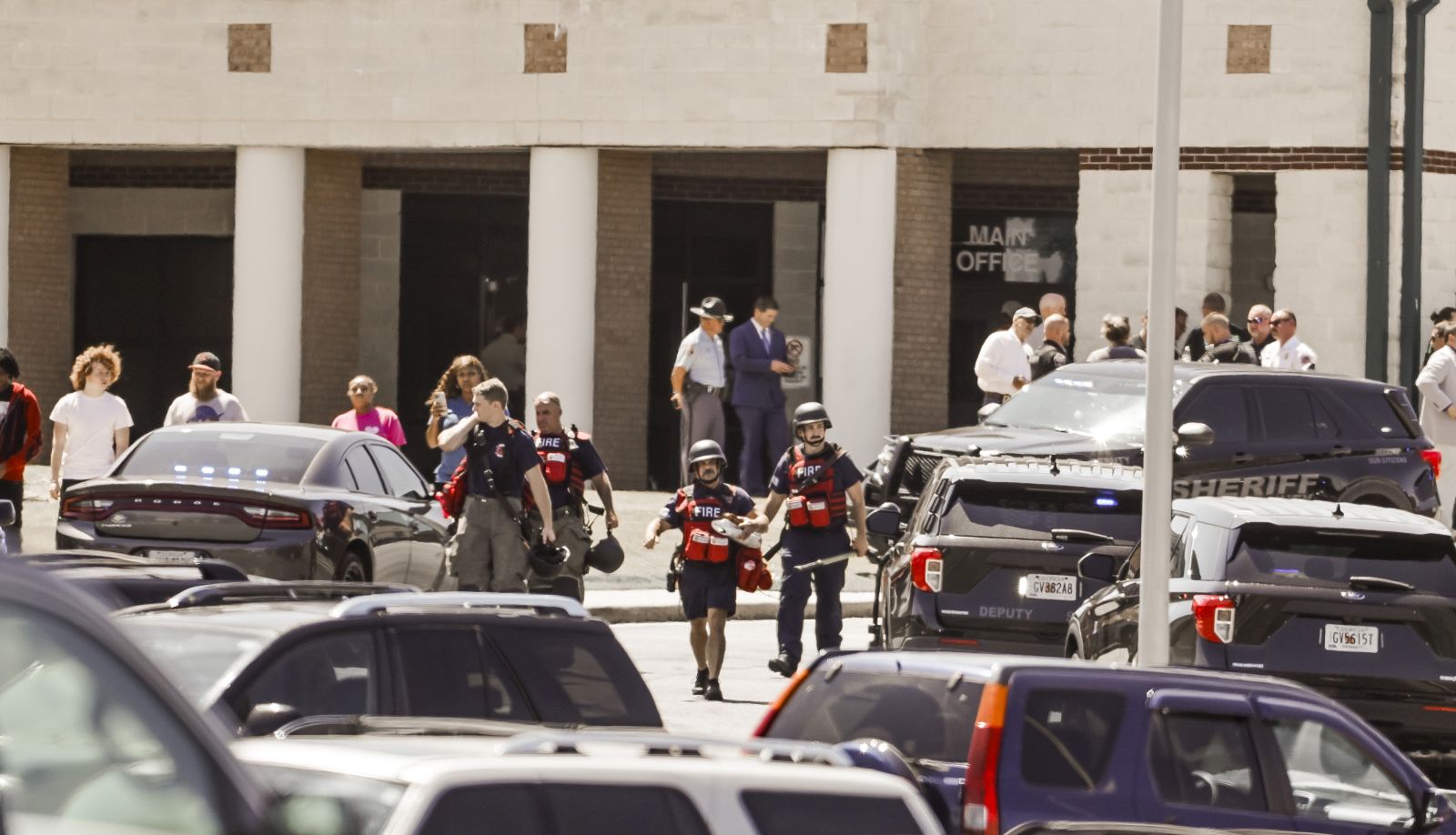 epa11585046 Police officers on the scene of a reported shooting at Apalachee High School in Winder, Georgia, USA, 04 September 2024. The Georgia Bureau of Investigation (GBI) announced on social media platform X, formerly Twitter, that the law enforcement personnel responded with other first responders to a shooting at the school and one suspect was in custody.  EPA/ERIK S. LESSER