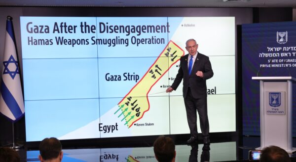 epa11584958 Israeli Prime Minister Benjamin Netanyahu stands before a map of the Gaza Strip during a press conference for the international media at the Government Press office in Jerusalem, 04 September 2024. The Israeli Prime Minister said that in order prevent Hamas from rearming , Israel 'must have control' over Philadelphi Corridor, a narrow strip of land along the border between the Gaza Strip and Egypt.  EPA/ABIR SULTAN EPA POOL