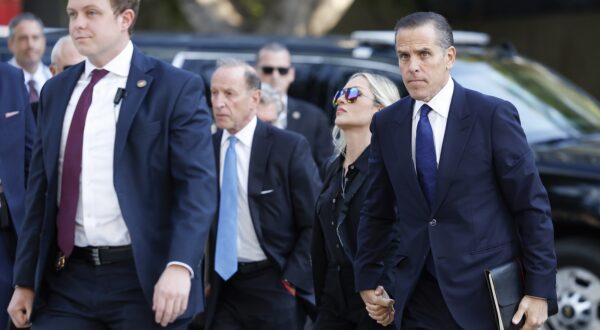 epa11587251 Hunter Biden (R) arrives to the First Street US Courthouse in Los Angeles, California, USA, 05 September 2024. Hunter Biden is facing nine charges of failing to file four years worth of taxes on time to avoid paying at least 1.4 million USD in taxes, while making millions of dollars from foreign business entities.  EPA/CAROLINE BREHMAN