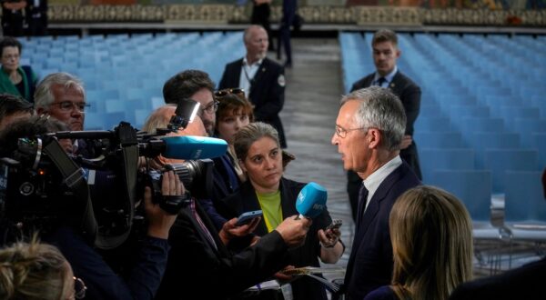 epa11587381 NATO Secretary General Jens Stoltenberg speaks to media during an open meeting in Oslo City Hall, Oslo, Norway, 05 September 2024. Stoltenberg is on two-day visit to Norway during which he will have an audience with King Harald V of Norway, meet the Prime Minister Jonas Gahr Store and participate in an event organized by the Norwegian Atlantic Committee (DNAK), a NATO statement reads.  EPA/THOMAS FURE  NORWAY OUT