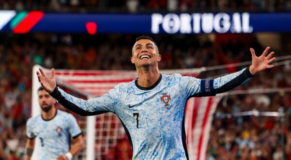 epa11588099 Cristiano Ronaldo of Portugal celebrates scoring the 2-0 goal, and his 900th career goal, during the UEFA Nations League group A soccer match between Portugal and Croatia, in Lisbon, Portugal, 05 September 2024.  EPA/JOSE SENA GOULAO