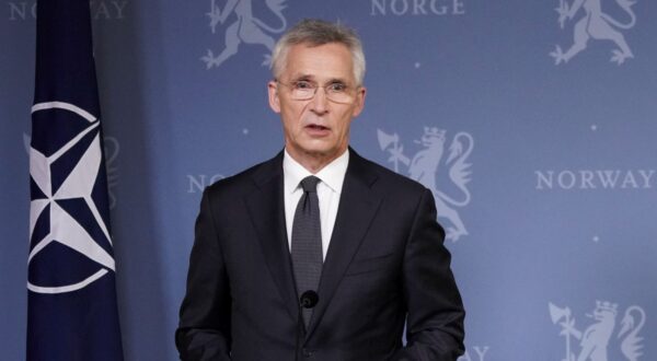 epa11588785 NATO outgoing Secretary General Jens Stoltenberg (L) and Norway's Prime Minister Jonas Gahr Store hold a joint press conference in the prime minister's residence in Oslo, Norway, 06 September 2024.  EPA/THOMAS FURE  NORWAY OUT