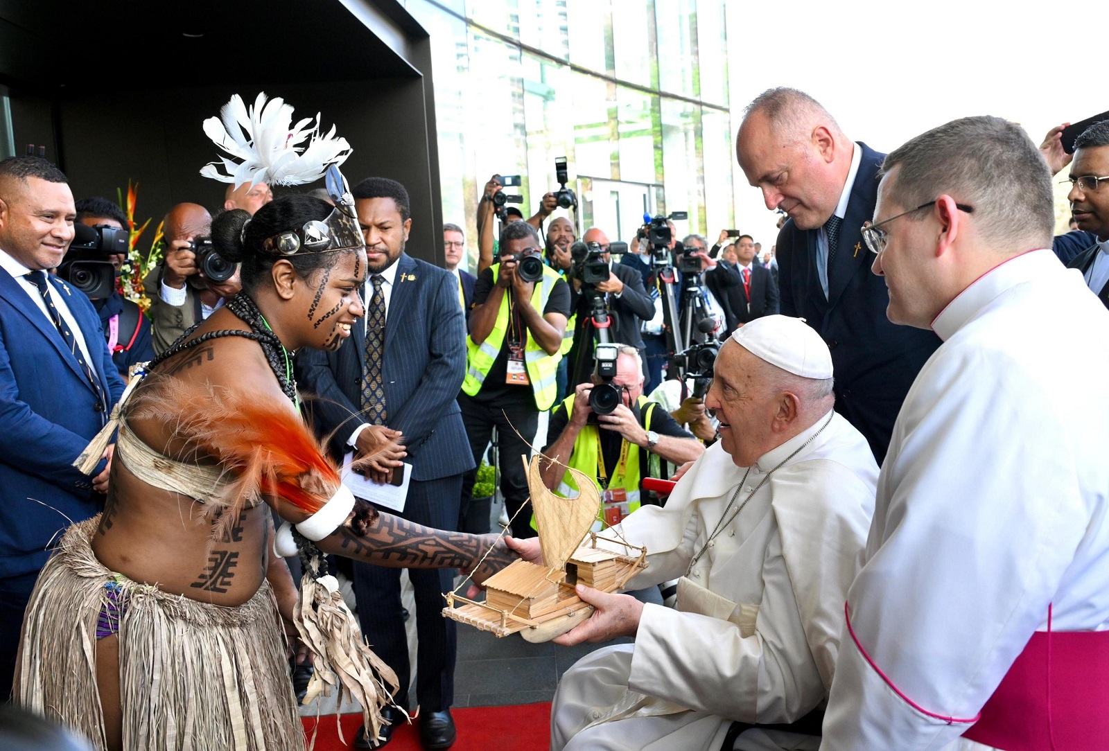 epaselect epa11590618 Pope Francis receives a boat as a gift from an indigenous woman before meeting with authorities, civil society and diplomatic corps at the APEC Haus in Port Moresby, Papua New Guinea, 07 September 2024. Pope Francis is traveling from 2 to 13 September to conduct apostolic visits to Indonesia, Papua New Guinea, East Timor and Singapore.  EPA/Alessandro Di Meo