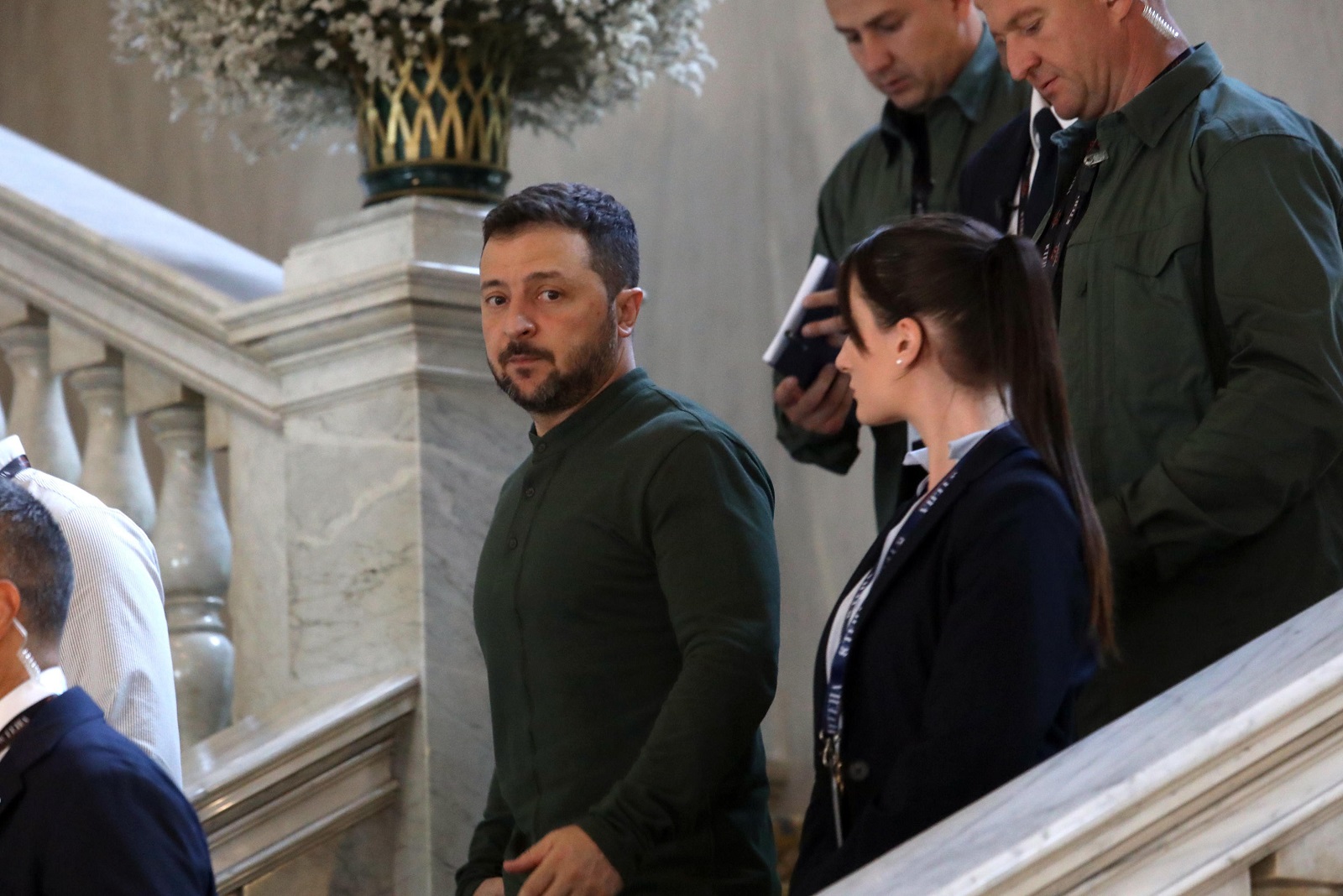 epa11590853 Ukrainian President Volodymyr Zelensky (C) leaves after attending the 50th Ambrosetti Forum, in Cernobbio, Italy, 07 September 2024. The international economic conference runs under the theme 'Intelligence on the World, Europe, and Italy' from 06 to 08 September 2024. The annual forum sees the participation of heads of state and government, EU institutions representatives, ministers, Nobel prize winners and businessmen from around the world to discuss current issues that have a major impact on the global economy and society.  EPA/MATTEO BAZZI