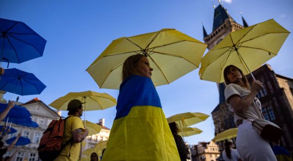 epa11591859 People create a map of Ukraine from blue-yellow umbrellas in support of Ukraine, at the Old Town Square in Prague, Czech Republic, 07 September 2024. Tens of participants took part in an event tittled 'Let Ukraine Strike Back' and again call on world leaders to step up their support for Ukraine and commemorate all the victims of the Russian invasion of Ukraine.  EPA/MARTIN DIVISEK