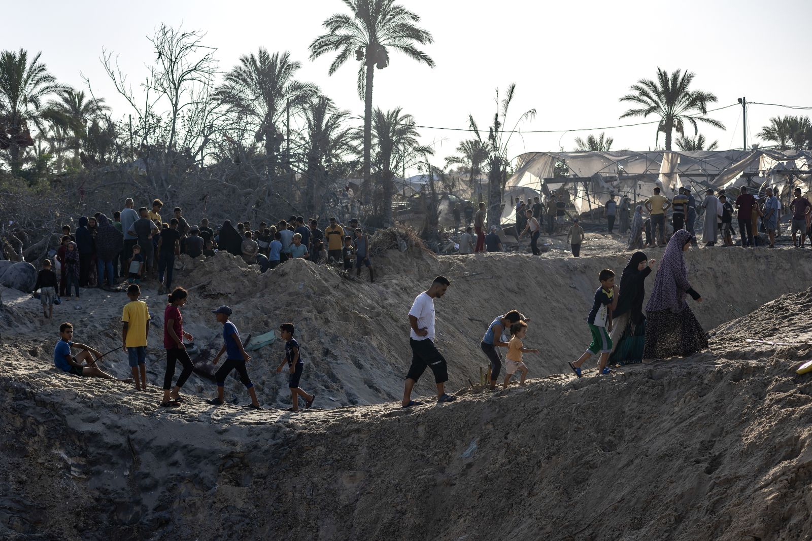 epa11595771 Palestinians search for missing people under the rubble following Israeli airstrikes on a designated humanitarian zone of Al-Mawasi, west of Khan Younis, southern Gaza Strip, 10 September 2024. According to Gaza’s civil emergency service, at least forty people were killed and more than 60 injured, with many still trapped under the rubble, following the Israeli army's airstrikes early on 10 September. The Israeli army said it targeted a Hamas command center in the Al-Mawasi area.  EPA/HAITHAM IMAD