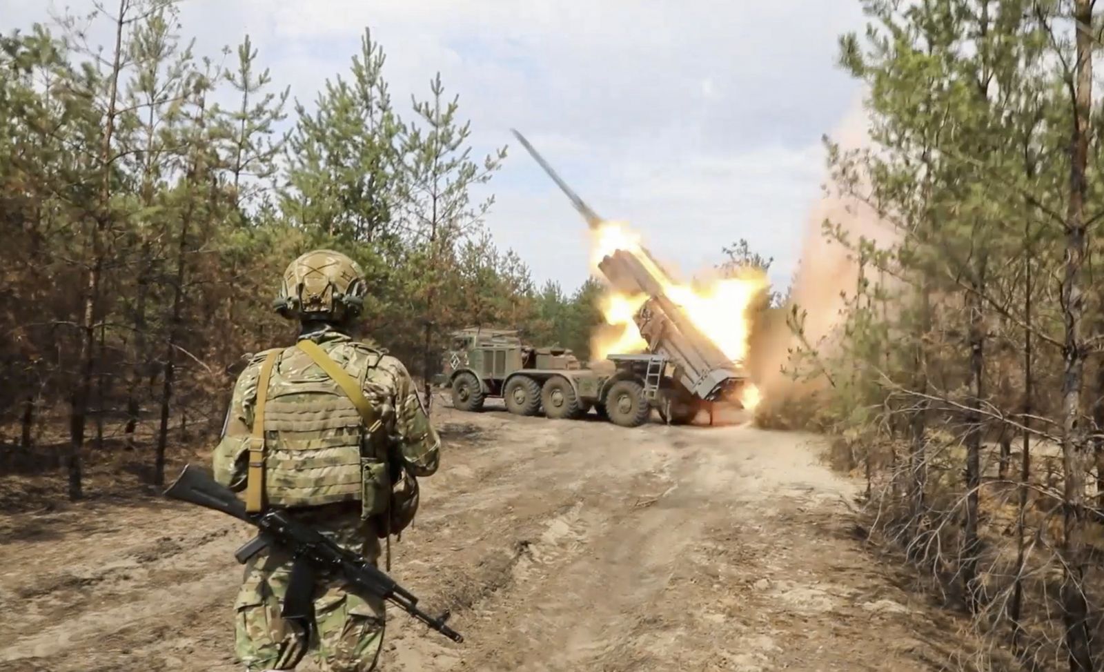 epa11597071 A handout still image taken from handout video provided by the Russian Defence ministry press-service shows the crew of the 'Uragan' multiple launch rocket system  prepares for launch at an undisclosed location in Russia, 10 September 2024.  EPA/RUSSIAN DEFENCE MINISTRY PRESS-SERVICE HANDOUT    HANDOUT EDITORIAL USE ONLY/NO SALES