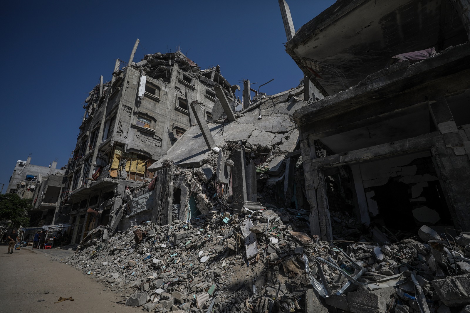 epa11597092 Destroyed houses seen in Khan Younis, southern Gaza Strip, 10 September 2024. According to the UN aid coordination office OCHA, Israeli security forces have issued at least 16 evacuation orders in August 2024, impacting about 12 percent of Gaza's population, or 258,000 people. Since October 2023, only about 11 percent of the Gaza Strip has not been placed under evacuation orders, the office added. According to the UN, at least 1.9 million people across the Gaza Strip are internally displaced, including people who have been repeatedly displaced. More than 40,000 Palestinians and over 1,400 Israelis have been killed, according to the Palestinian Health Ministry and the Israel Defense Forces (IDF), since Hamas militants launched an attack against Israel from the Gaza Strip on 07 October 2023, and the Israeli operations in Gaza and the West Bank which followed it.  EPA/MOHAMMED SABER