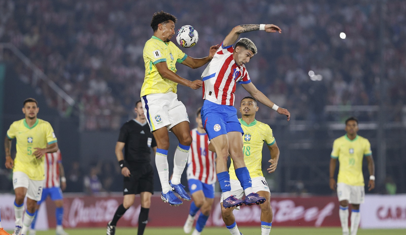 epa11597542 Julio Enciso (R) of Paraguay in action against Marquinhos (L) of Brazil during a CONMEBOL FIFA World Cup 2026 qualifier soccer match between Paraguay and Brazil at Defensores del Chaco in Asuncion, Paraguay, 10 September 2024.  EPA/Juan Pablo Pino