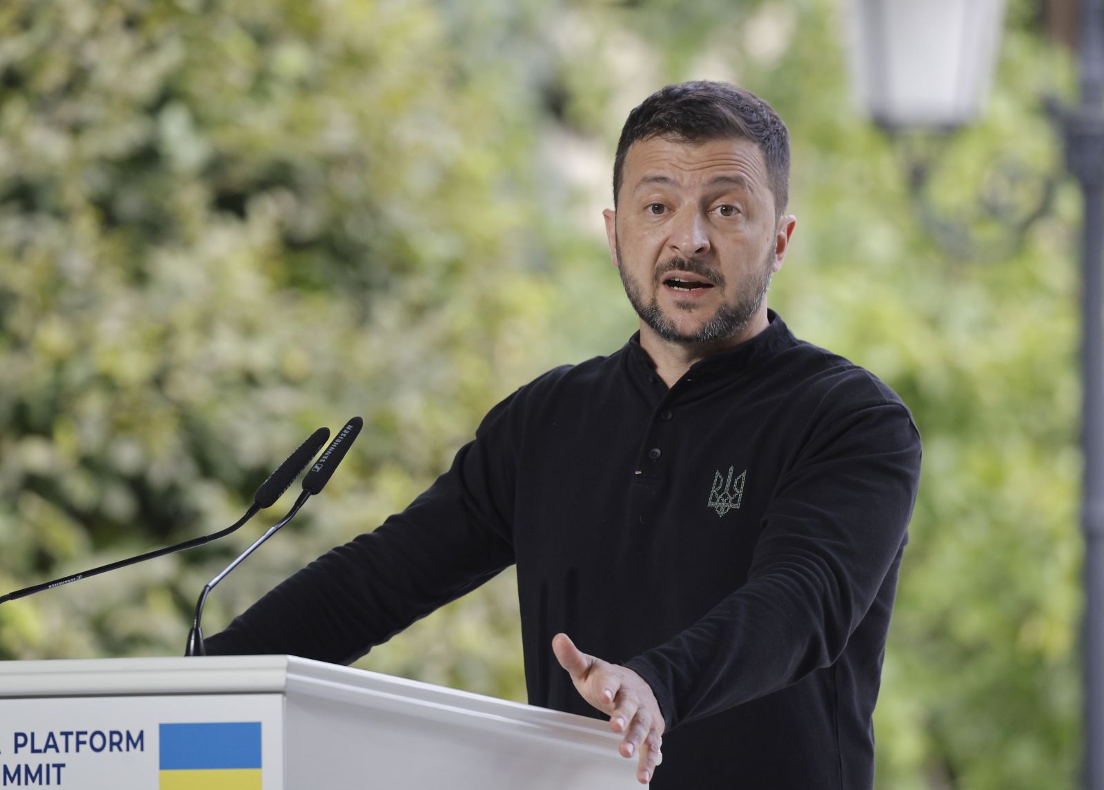 epa11598532 Ukrainian President Volodymyr Zelensky addresses a joint press conference with Lithuania's President Nauseda, Croatia's Prime Minister Plenkovic and Latvia's Prime Minister Silina in Kyiv, Ukraine, 11 September 2024. The Lithuanian president, Croatian prime minister and Latvian prime minister arrived in Ukraine to take part in the Fourth Summit of the Crimean Platform in Kyiv and meet with senior Ukrainian officials amid the ongoing Russian invasion.  EPA/SERGEY DOLZHENKO