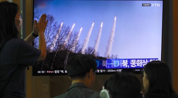 epa11599257 People watch the news at a station in Seoul, South Korea, 12 September 2024. According to South Korea's Joint Chiefs of Staff (JCS), North Korea launched several ballistic missiles into the East Sea on 12 September.  EPA/JEON HEON-KYUN