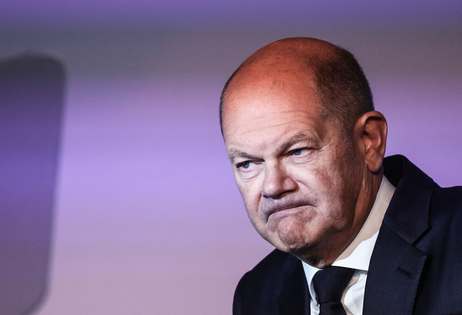 epa11599830 German Chancellor Olaf Scholz delivers a speech during a Federal Association of German Newspaper Publishers (BDZV) meeting in Berlin, Germany, 12 September 2024.  EPA/FILIP SINGER