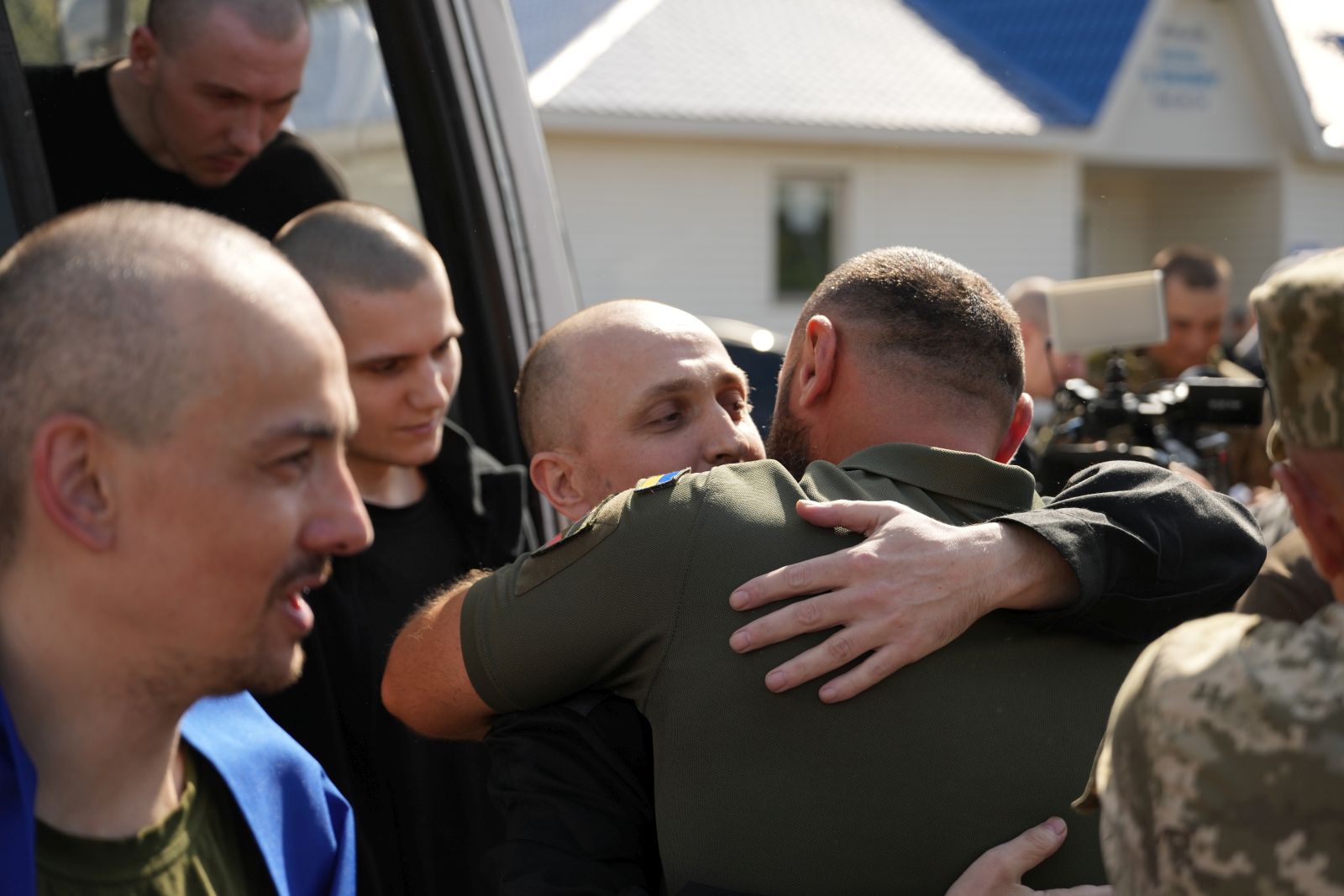 epa11601914 Ukrainian prisoners of war (POWs) are welcomed by relatives and military personnel following a swap, at an undisclosed location in Ukraine, 13 September 2024, amid the Russian invasion. "Another return of our people – something we always wait for and work tirelessly to achieve. 49 Ukrainians are now home [...] We must bring home every single one of our people, both military and civilian," Ukrainian President Zelensky said on 13 September on social media. Ukraine did not say how many Russians had been released in return, while Moscow was yet to comment.  EPA/STR