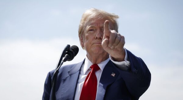 epa11602782 Republican presidential candidate Donald Trump delivers remarks at the Trump National Golf Club Los Angeles in Rancho Palos Verdes, California, USA, 13 September 2024.  EPA/CAROLINE BREHMAN