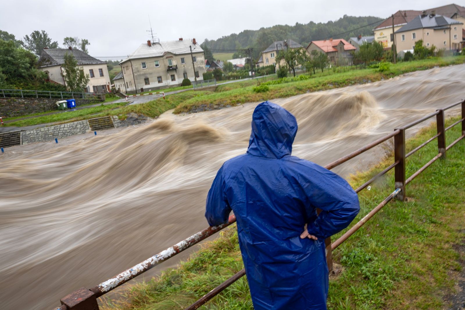 epa11603538 A local man looks at the overflowing Bela river in Mikulovice, Czech Republic, 14 September 2024. The Czech Hydrometeorological Institute (CHMU) has issued a extreme precipitation warning of unusually intense rainfall which can significantly raise water levels and that will affect the Czech Republic from 12 September until the end of the week.  EPA/MARTIN DIVISEK