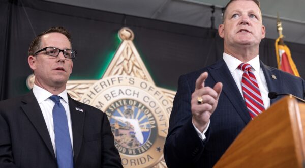 epa11608785 Acting Director Ronald Rowe Jr. of the U.S. Secret Service (R) speaks during a press conference, regarding the assassination attempt on Former President Donald Trump, at the Palm Beach County Sheriff's Office in West Palm Beach, Florida, USA, 16 September 2024. According to the FBI, they are following an investigation of what appears to be an attempted assassination of former president Donald Trump. Palm Beach County Sheriff Ric Bradshaw said the US Secret Service agents found a man pointing an AK-style rifle with a scope into the club as Trump was on the course.  EPA/CRISTOBAL HERRERA-ULASHKEVICH