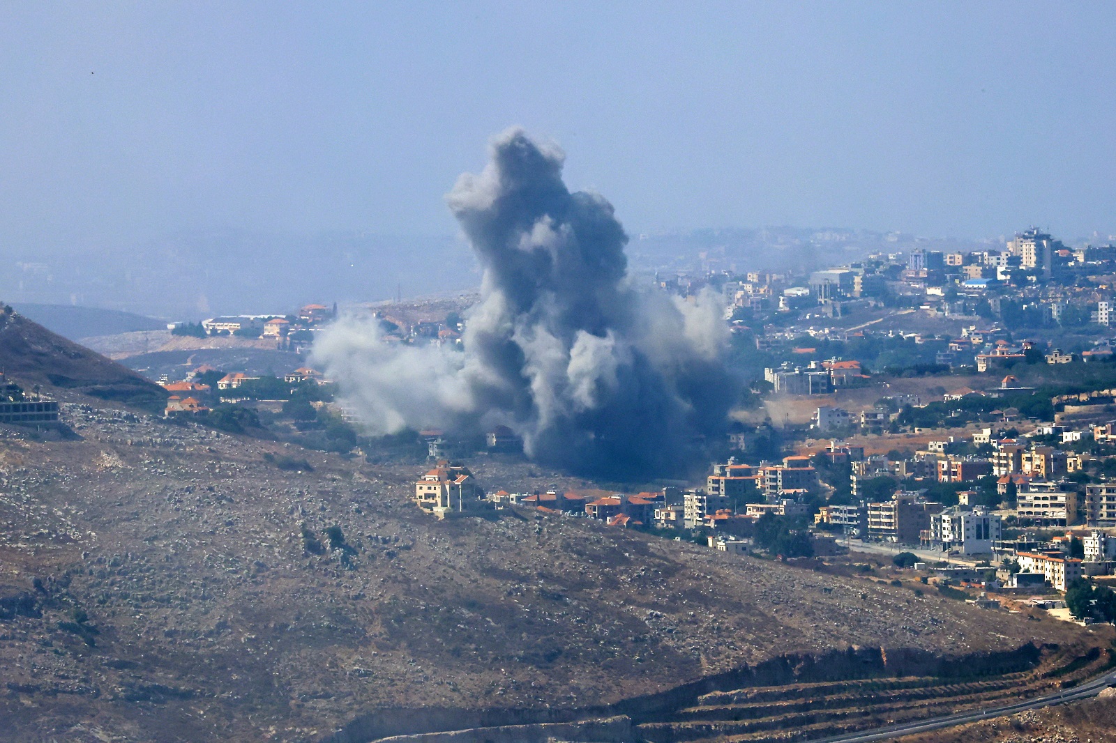 epa11624044 Smoke billows from the site of an Israeli airstrike that targeted southern Lebanese villages, as seen from Marjaayoun, southern Lebanon, 25 September 2024. According to Lebanon's Ministry of Health, at least 558 people have been killed, and more than 1,835 have been injured following continued Israeli airstrikes on southern Lebanese towns and villages. More than 41,300 Palestinians and over 1,400 Israelis have been killed, according to the Palestinian Health Ministry and the Israeli Army, Tsahal, since Hamas militants launched an attack against Israel from the Gaza Strip on 07 October 2023, and the Israeli operations in Gaza and the West Bank which followed it.  EPA/STR