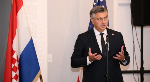 San Pedro, 25.09.2024 - Premijer Andrej Plenković se u srijedu sastao s hrvatskom zajednicom u Hrvatsko-američkom klubu u San Pedru. Na slici Andrej Plenković. foto HINA/ Vlada RH/ ik