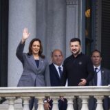 epa11627196 US Vice President Kamala Harris (L) and Ukrainian President Volodymyr Zelensky (R) on the balcony of the Eisenhower Executive Office Building following a meeting at the White House in Washington, DC, USA, 26 September 2024. Following his morning meetings on Capitol Hill President Zelensky met with President Biden and Vice President Harris.  EPA/SHAWN THEW