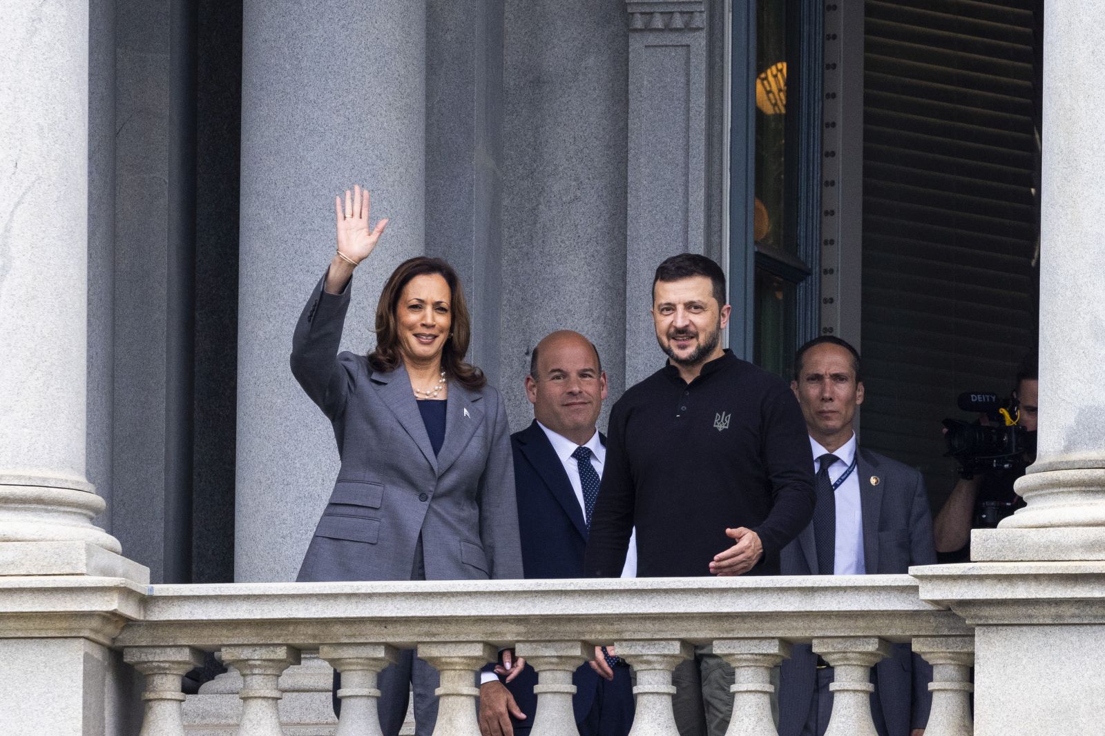 epa11627196 US Vice President Kamala Harris (L) and Ukrainian President Volodymyr Zelensky (R) on the balcony of the Eisenhower Executive Office Building following a meeting at the White House in Washington, DC, USA, 26 September 2024. Following his morning meetings on Capitol Hill President Zelensky met with President Biden and Vice President Harris.  EPA/SHAWN THEW