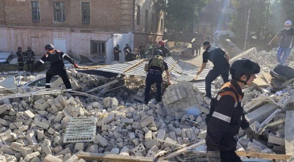 epa11628508 A handout photo made available by the State Emergency Service shows Ukrainian rescuers work at the site of National Police headquarters following a shelling in Kryvyi Rih, Ukraine, 27 September 2024. One woman was found dead in the rubble following a Russian missile strike on the National Police headquarters, the Head of Dnipropetrovsk Oblast Military Administration said. Russian troops entered Ukrainian territory on 24 February 2022, starting a conflict that has provoked destruction and a humanitarian crisis.  EPA/State Emergency Service / HANDOUT  HANDOUT EDITORIAL USE ONLY/NO SALES