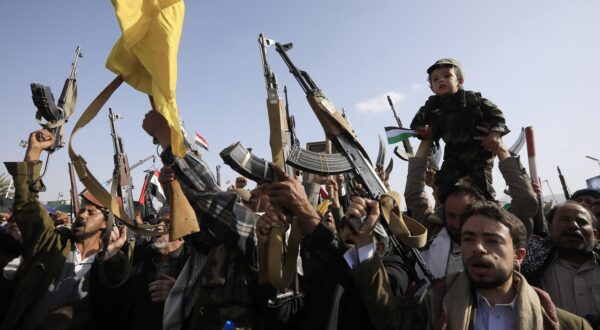 epa11628876 Houthi supporters hold up their weapons as they take part in a protest in solidarity with the Lebanese and Palestinian people in Sana'a, Yemen, 27 September 2024. Yemen's Houthis have claimed responsibility for a missile attack on Isreal on 26 September, according to a statement by Houthi military spokesman Yahya Sarea. The Israeli military said they intercepted a surface-to-surface missile outside of Israeli territory that was launched from Yemen.  EPA/YAHYA ARHAB