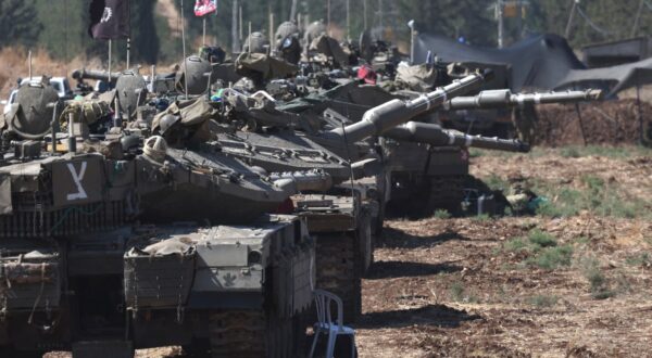 epaselect epa11630012 Israeli soldiers man tanks at a gathering point in northern Israel, 28 September 2024. The Israeli army (Tsahal) said on 28 September that military forces continue to strike infrastructure sites of the Hezbollah organization in Lebanon. The army struck over 140 Hezbollah targets since midnight 28 September, including launchers aimed at Israeli civilians, and buildings in which weapons were stored, the report said. Hezbollah leader Hassan Nasrallah was killed in an overnight strike on Beirut, the Hezbollah and Tsahal confirmed in statements on 28 September 2024.  EPA/ATEF SAFADI