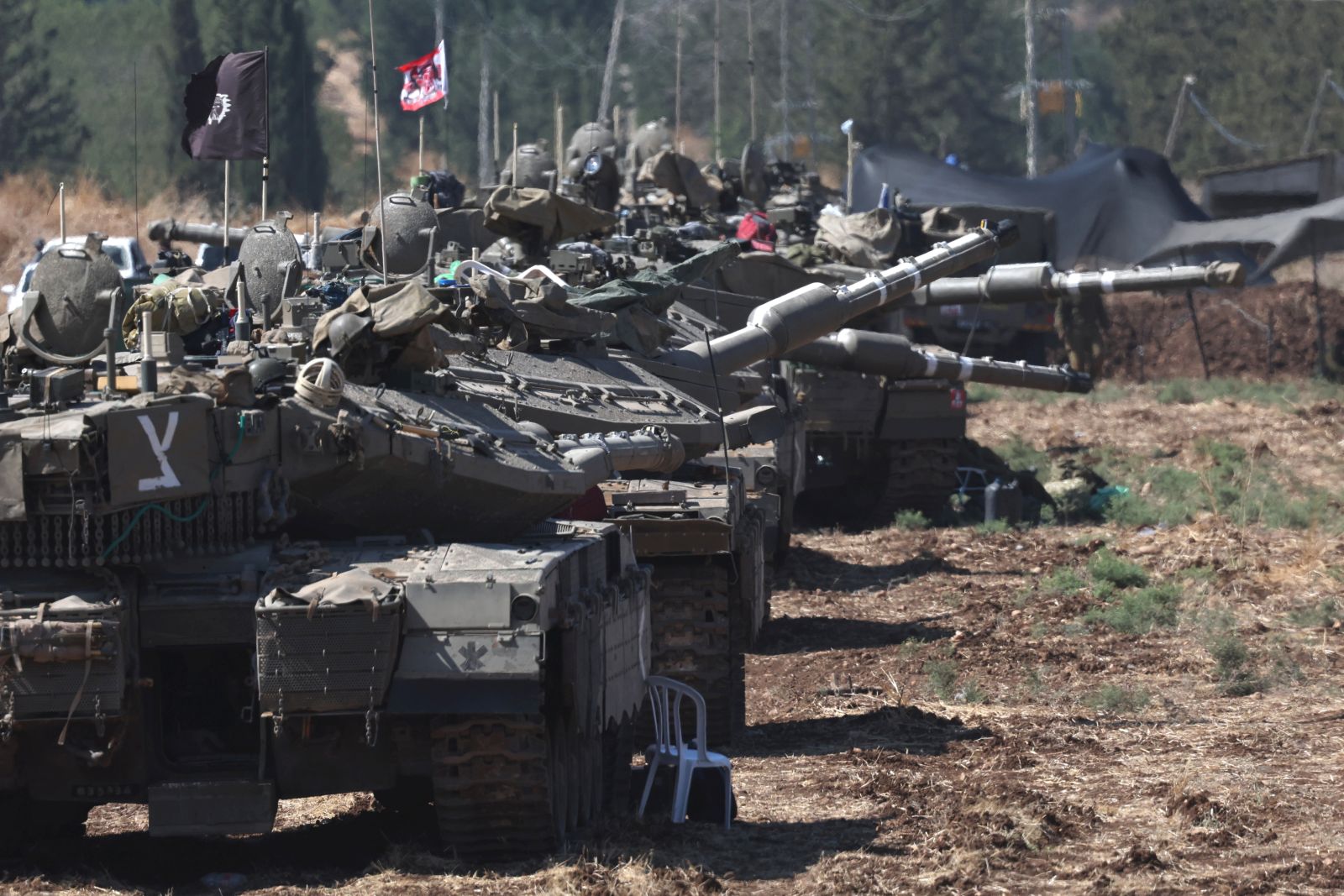 epaselect epa11630012 Israeli soldiers man tanks at a gathering point in northern Israel, 28 September 2024. The Israeli army (Tsahal) said on 28 September that military forces continue to strike infrastructure sites of the Hezbollah organization in Lebanon. The army struck over 140 Hezbollah targets since midnight 28 September, including launchers aimed at Israeli civilians, and buildings in which weapons were stored, the report said. Hezbollah leader Hassan Nasrallah was killed in an overnight strike on Beirut, the Hezbollah and Tsahal confirmed in statements on 28 September 2024.  EPA/ATEF SAFADI