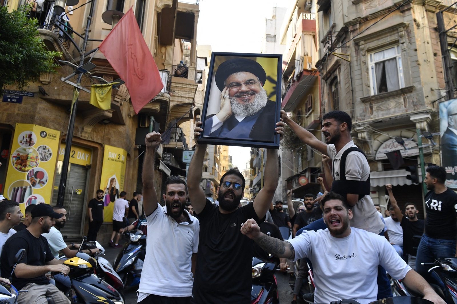 BEIRUT, LEBANON - SEPTEMBER 28: A group gather carrying Nasrallah's poster and chanting slogans following Hezbollah's statement after Hezbollah Secretary General Hassan Nasrallah was killed yesterday in Israeli airstrikes in Beirut, Lebanon on September 28, 2024. Houssam Shbaro / Anadolu,Image: 913191344, License: Rights-managed, Restrictions: , Model Release: no, Credit line: Houssam Shbaro / AFP / Profimedia