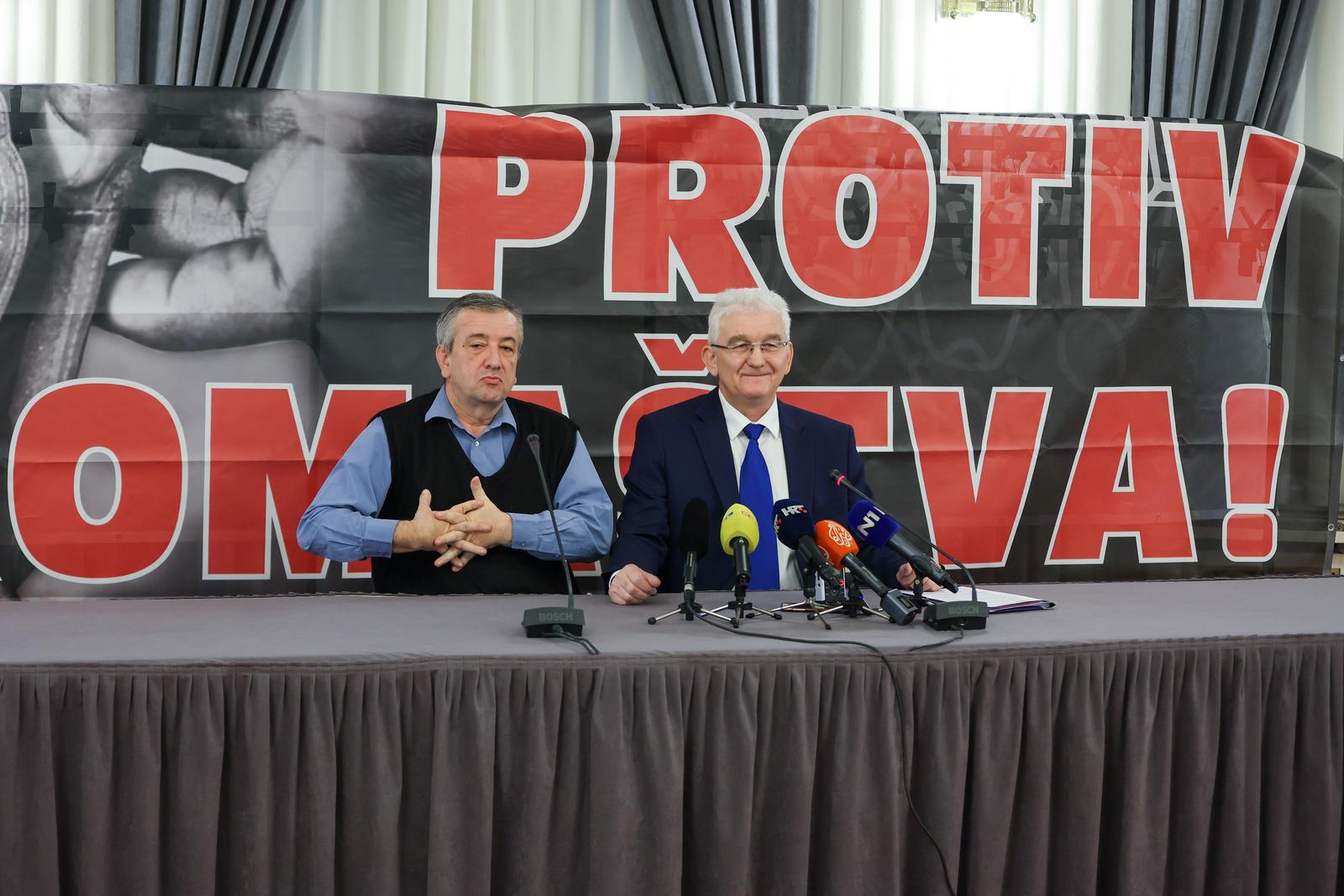 30.09.2024., Zagreb - Novinarski dom. Blok umirovljenici zajedno odrzali su konferenciju za medije na kojoj su objavili detalje programa sutrasnjeg prosvjeda: "Protiv siromastva". predsjednik Novog Sindikata Mario Ivekovic, predsjednik Bloka umirovljenici zajedno Milivoj Spika Photo: Sanjin Strukic/PIXSELL