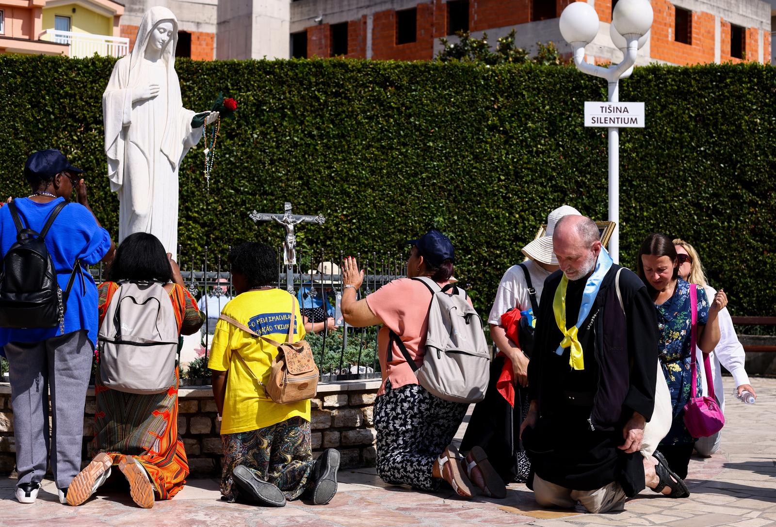 24.06.2023 Medjugorje, Bosna i Hercegovina - Hodocasnici iz cijeloga svijeta pristizu u Medjugorje kako bi nazocili 42. godisnjici Gospinog ukazanja. Photo: Denis Kapetanovic/PIXSELL