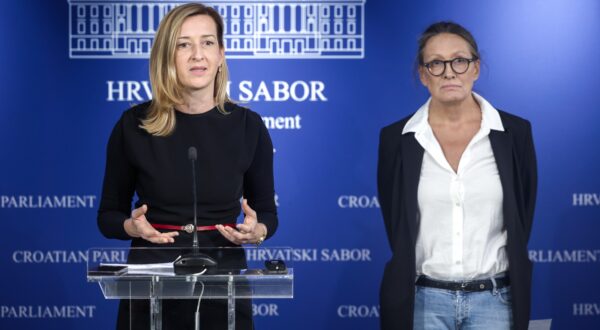 Zagreb, 26.09.2024. - Zastupnice Mirela Ahmetović i Urša Raukar-Gamulin održale su konferenciju za medije s temom nezakonitosti u radu i poslovanju HRT-a.
Na fotografiji Mirela Ahmetović, Urša Raukar-Gamulin.
foto HINA/ Edvard ŠUŠAK/ es