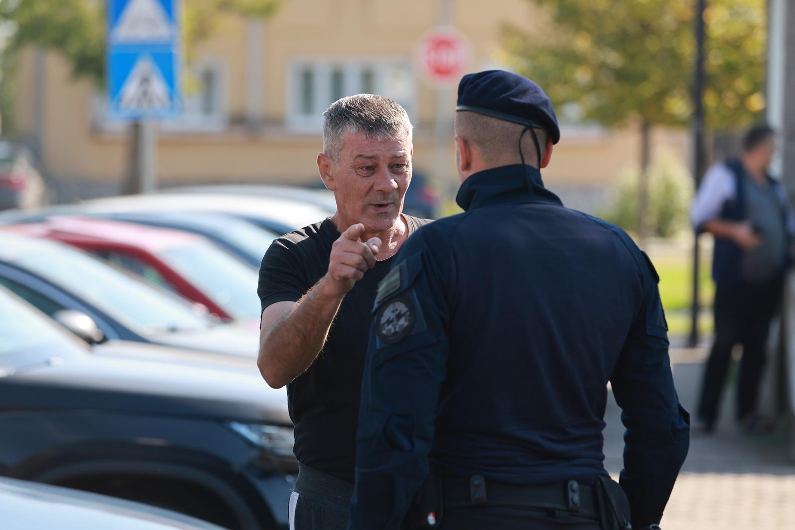 23.09.2024., Otok - Policija i USKOK tijekom pretresa kuce Josipa Sarica, gradonacelnika Otoka Photo: Davor Javorovic/PIXSELL