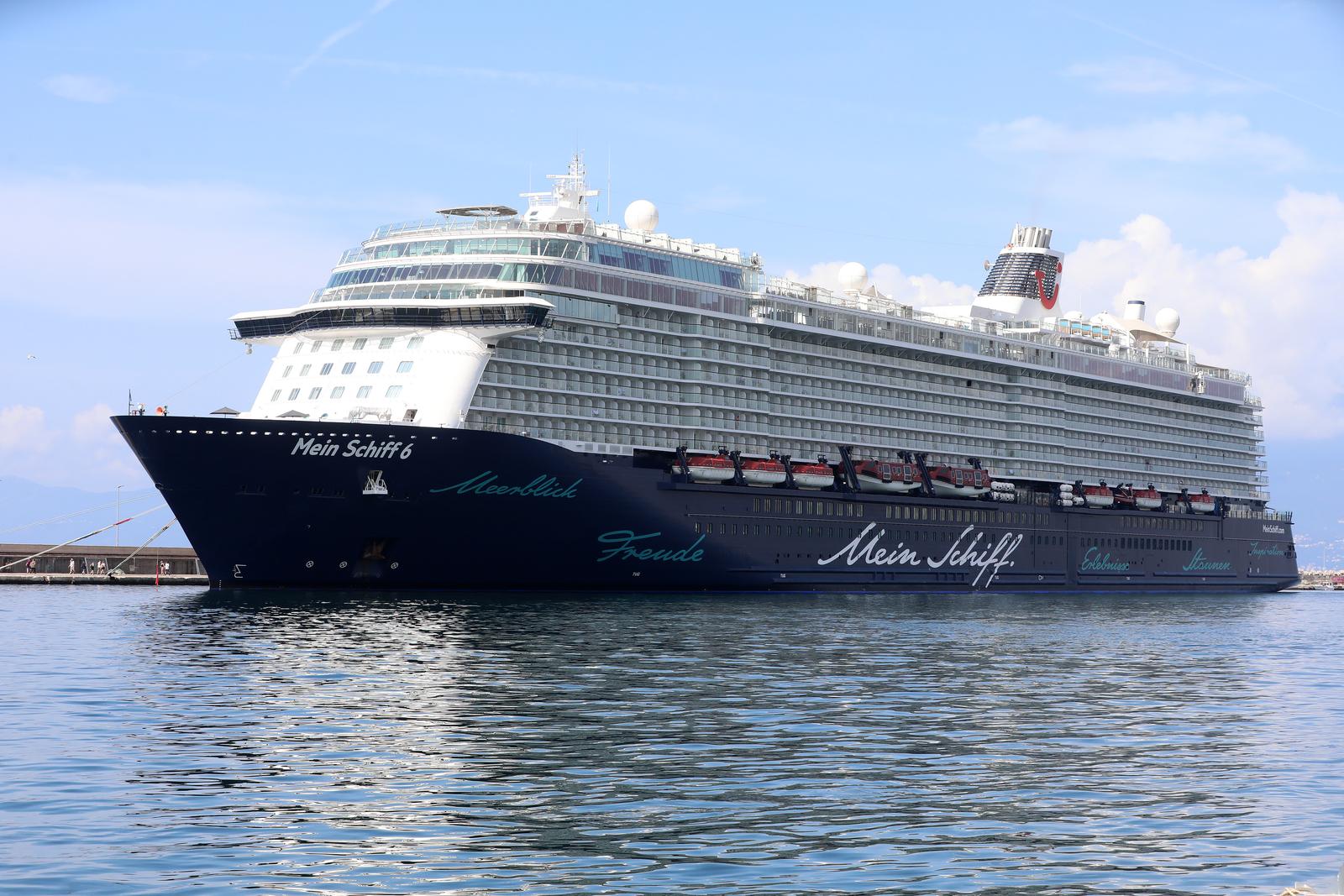 01.07.2024., Rijeka - Kruzer Mein Schiff 6 upovio u rijecku luku pun turista. Photo: Goran Kovacic/PIXSELL