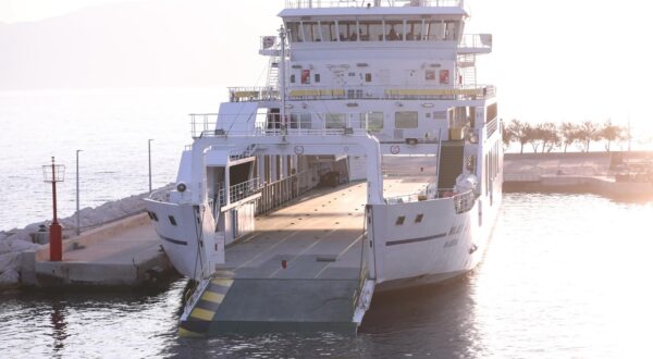 01.09.2024.,Supetar-Jadrolinijin trajekt Mljet nakon sinosnjeg kvara na rampi koja se otvorila u plovidbi privezan je u Supetarskoj luci. Photo: Ivo Cagalj/PIXSELL