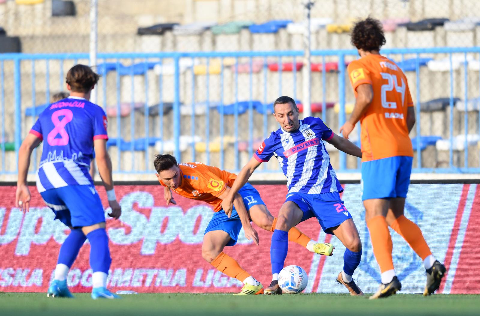 01.09.2024., stadion u Kranjcevicevoj ulici, Zagreb - SuperSport HNL, 05. kolo, NK Lokomotiva - NK Varazdin. Dimitar Mitrovski, Marin Leovac Photo: Josip Mikacic/PIXSELL