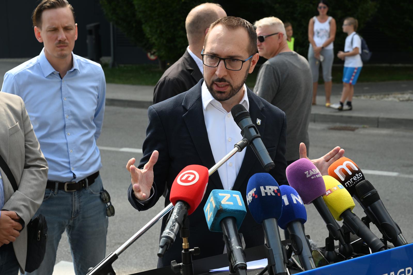 4.9.2024., Zagreb - U Veslackoj ulici pored parkiralista gradonacelnik Grada Zagreba Tomislav Tomasevic odrzao je konferenciju za medije povodom uvodjenja reda na parkiralistima u Gradu Zagrebu. Photo: Davorin Visnjic/PIXSELL