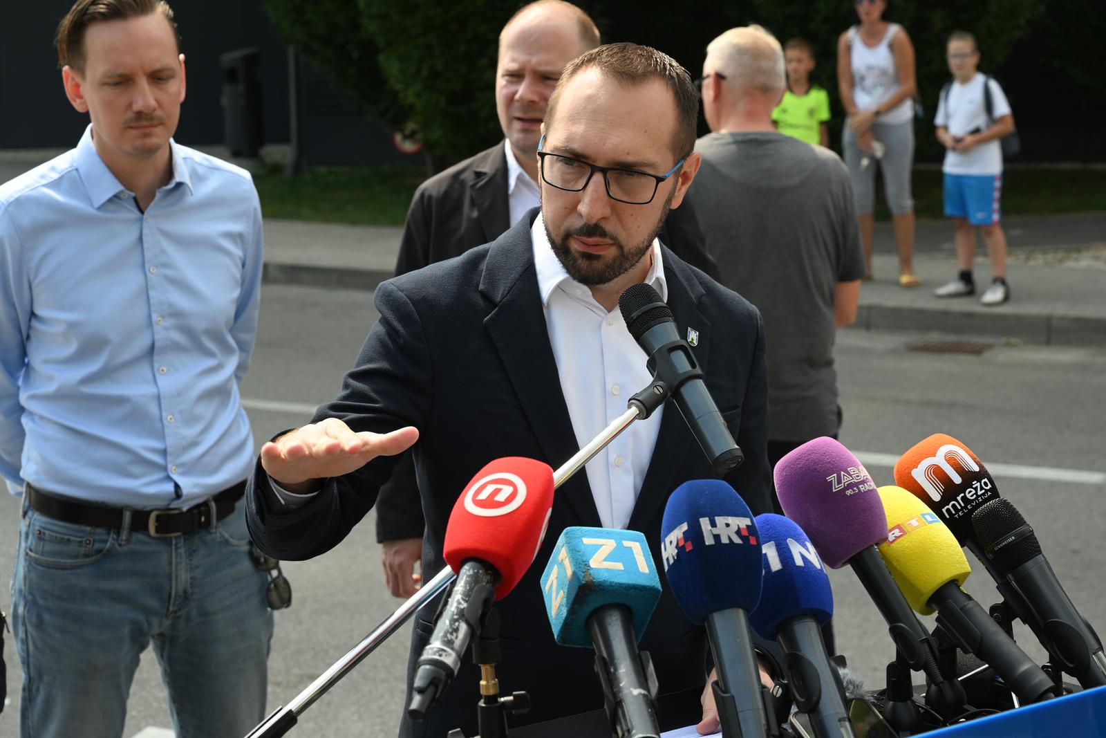 4.9.2024., Zagreb - U Veslackoj ulici pored parkiralista gradonacelnik Grada Zagreba Tomislav Tomasevic odrzao je konferenciju za medije povodom uvodjenja reda na parkiralistima u Gradu Zagrebu. Photo: Davorin Visnjic/PIXSELL