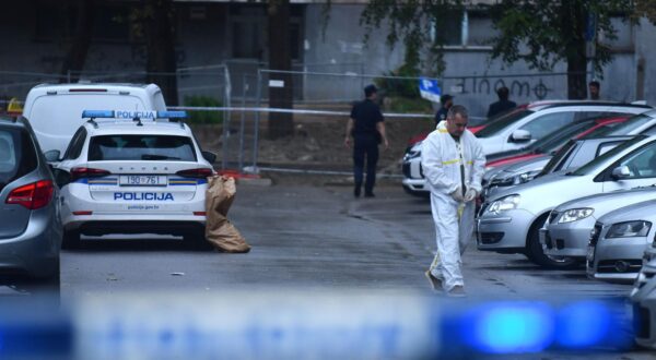 05.09.2024., Zagreb - U stambenoj zgradi u naselju Sopot u Novom Zagrebu policija je pronasla tijelo zenske osobe te je prema dosad utvrdjenim informacijama smrt posljedica kaznenog djela. Nedaleko mjesta dogadjaja u osobnom vozilu pronadjeno je tijelo muskarca koji je najvjerojatnije pocinio samoubojstvo a dovodi se u vezu s ubojstvom zenske osobe.     Photo: Josip Mikacic/PIXSELL