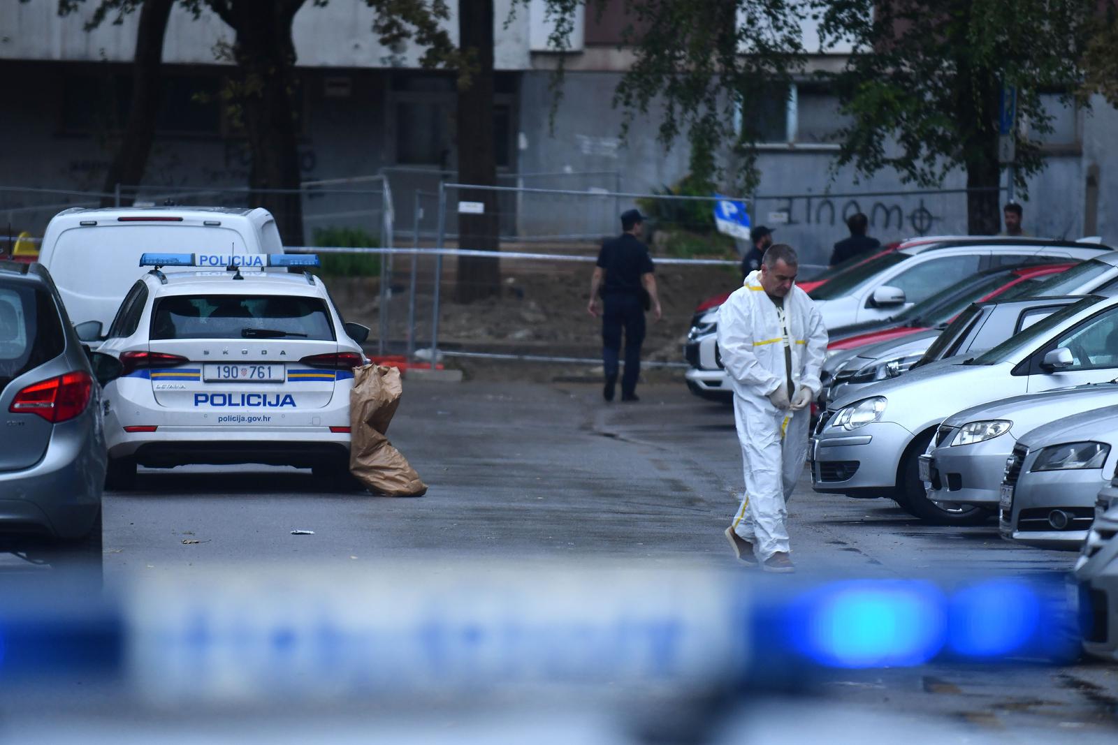 05.09.2024., Zagreb - U stambenoj zgradi u naselju Sopot u Novom Zagrebu policija je pronasla tijelo zenske osobe te je prema dosad utvrdjenim informacijama smrt posljedica kaznenog djela. Nedaleko mjesta dogadjaja u osobnom vozilu pronadjeno je tijelo muskarca koji je najvjerojatnije pocinio samoubojstvo a dovodi se u vezu s ubojstvom zenske osobe.     Photo: Josip Mikacic/PIXSELL