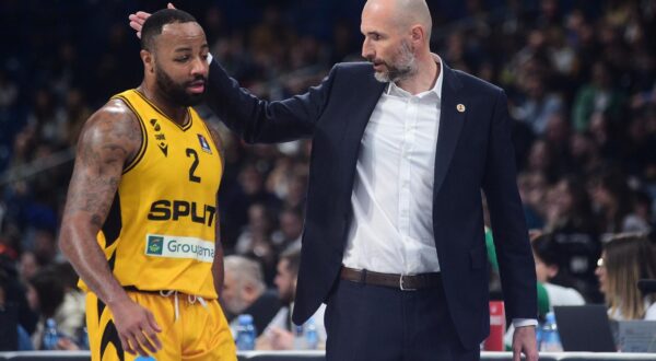 05, February, 2024, Belgrade - The match of the 19th round of AdmiralBet ABA League between KK Partizan Mozzart Bet and KK Split was played in Stark Arena. Shannon Shorter, #2 (KK Split), Slaven Rimac, trener/coach (KK Split). Photo: Dusan Milenkovic/ATAImages

05, februar, 2024, Beograd - Utakmica 19. kola AdmiralBet ABA League izmedju KK Partizan Mozzart Bet i KK Split odigrana je u Stark areni. Photo: Dusan Milenkovic/ATAImages Photo: Dusan Milenkovic/ATAImages/PIXSELL