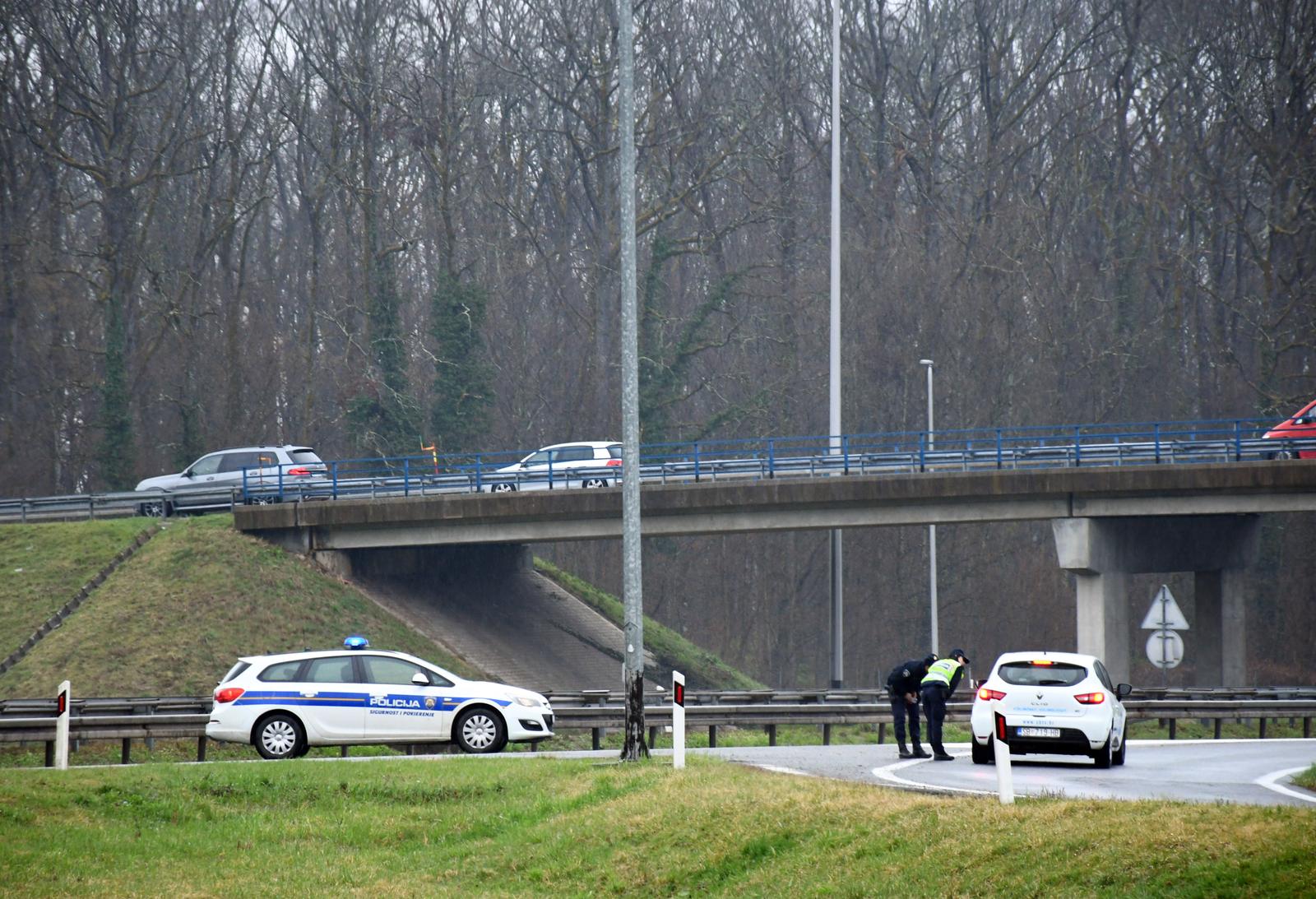 07.03.2024., Sisak - Na autocesti A3 izmedju cora Novska i Okucni teska prometna nesrec s dvoje mrtvih. Ta je dionica autoceste u smjeru Lipovca zatvorena za promet. Policija je postavila sator, kolona vozila je ogromna.  Photo: Nikola Cutuk/PIXSELL