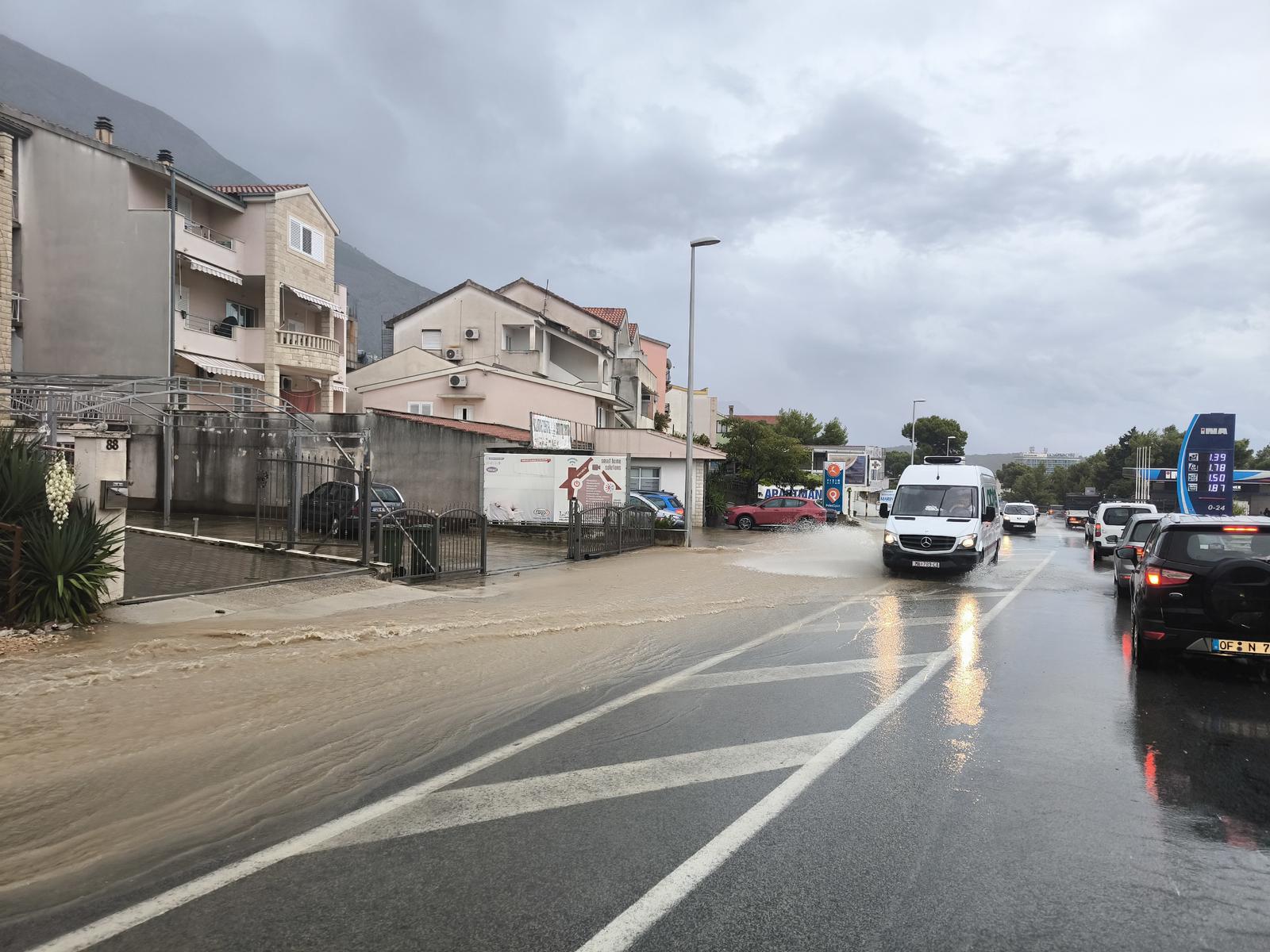 09.09.2024., Makarska - Dio Vukovarske ulice u Makarskoj potopljen nakon obilne kise. Photo: Matko Begovic/PIXSELL