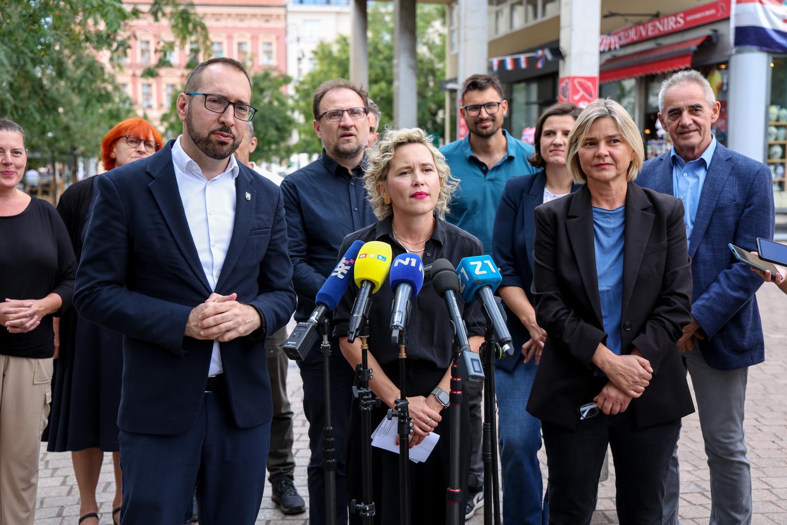 10.09.2024., Zagreb - Dr.sc. Ivana Kekin dr.med. odabrana je od clanstva Mozemo! za kandidatkinju stranke na predstojecim izborima za predsjednicu Republike Hrvatske. Tim povodom predstavila je kandidaturu na Europskom trgu u Zagrebu. Tomislav Tomasevic, Ivana Kekin, Sanda Bencic Photo: Igor Kralj/PIXSELL