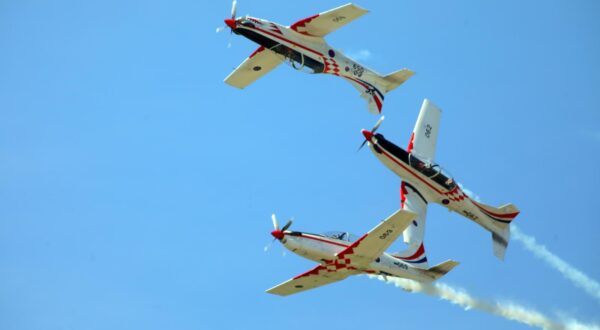 11.05.2024., Velika Gorica - Zainteresirani gradjani na Zrakoplovnom danu AirVG mogli su vidjeti zrakoplove Rafaleie tijekom letackom programa.  Photo: Tomislav Miletic/PIXSELL