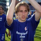 10.05.2008., Zagreb - Luka Modric oprostio se od Maksimira pobjedom Dinama nad  Rijekom u posljednjem kolu HNL-a (6:1). Modri su u klupske vitrine donijeli jos jedan pehar prvaka Hrvatske. Luka Modric.